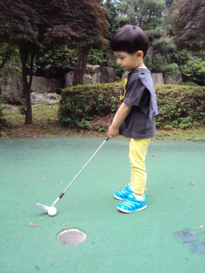 골프를 배우는 김동하 #2 (Hit:4001)
